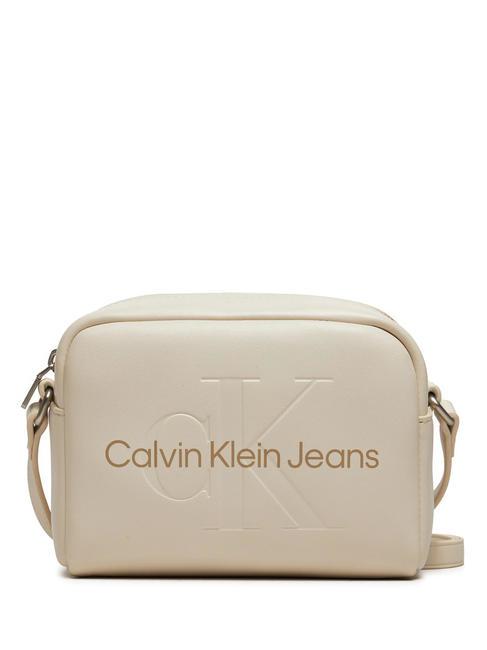 CALVIN KLEIN SCULPTED Camera Bag Mini-Umhängetasche Eierschale - Damentaschen